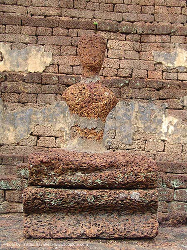 พระพุทธรูป - eroded buddha statue - wat chedi chet thaeo - si satchanalai chaliang historical park, near sukhothai - thailand, buddha image, buddha statue, buddhism, buddhist temple, cross-legged, ruins, sculpture, wat chedi chet thaeo, พระพุทธรูป, วัดเจดีย์เจ็ดแถว ศรีสัชนาลัย, อุทยานประวัติศาสตร์ศรีสัชนาลัย
