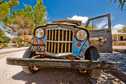 front of an old jeep (argentina), 4x4, a015904, all-terrain, argentina, bald tire, car grill, classic car, front bumper, grill guard, headlights, lorry, molinos, noroeste argentino, old, pickup truck, rusty, willy's jeep