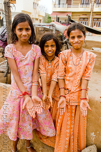 gadia lohars nomadic tribe girls with mehndi (india), gadia lohars, gaduliya lohars, gipsies, gypsies, hands, kids, little girls, nomadic tribe, nomads