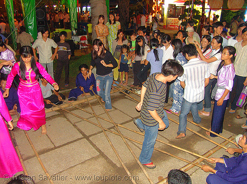 game of skill - city fair - kids (saigon) - vietnam, children, city fair, game of skill, kids, playing