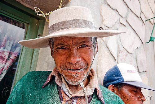 gaucho - oldtimer (argentina), abra pampa, argentina, gaucho, hat, noroeste argentino, old man, quebrada de humahuaca
