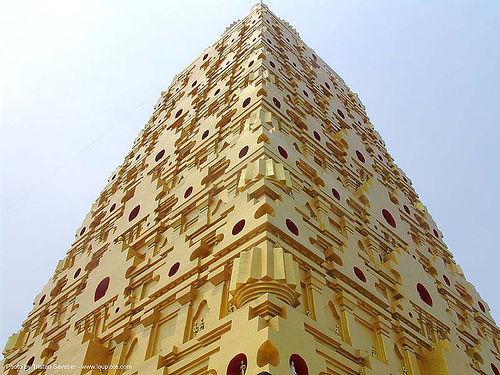 giant golden tower in wat - สังขละบุรี - sangklaburi - thailand, golden color, sangklaburi, temple, wat, วั�\x94วังก์วิเวการาม, สังขละบุรี