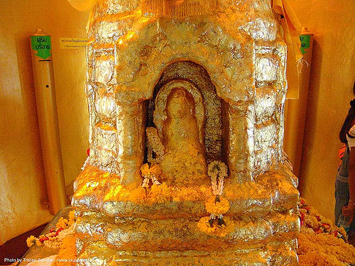 ภูเขาทอง - พระพุทธรูป - gilded buddha statue at the top of wat saket (golden-mount) - bangkok - thailand, altar, bangkok, buddha image, buddha statue, buddhism, buddhist temple, cross-legged, gilded, gold leaves, golden mount, offering, sculpture, wat saket, บางกอก, พระพุทธรูป, ภูเขาทอง