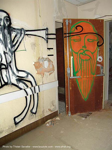 graffiti - abandoned hospital (presidio, san francisco), abandoned building, abandoned hospital, graffiti, presidio hospital, presidio landmark apartments, salt, trespassing
