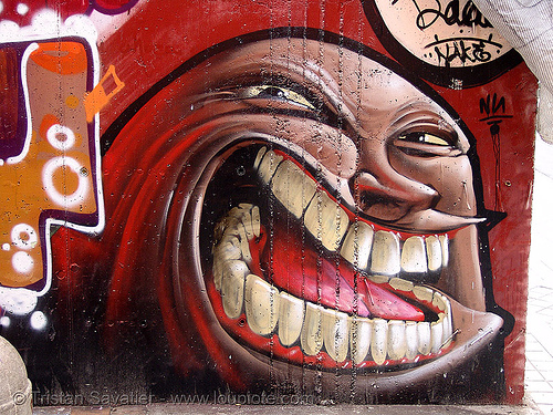 graffiti with teeth, graffiti, granada, mouth, street art, teeth