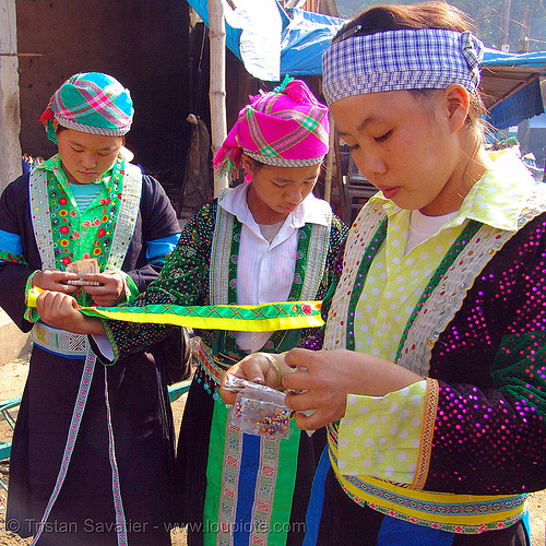 green h'mong tribe girls shopping for rubans and perls - vietnam, asian woman, asian women, bảo lạc, colorful, girls, green h'mong tribe, green miao, hill tribes, hmong njua, indigenous, mong njua