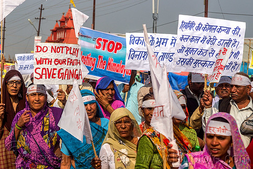 hindu devotees protesting dams and hydro projects on ganges river (india), crowd, demonstration, hindu pilgrimage, hinduism, kumbh mela, protest, signs