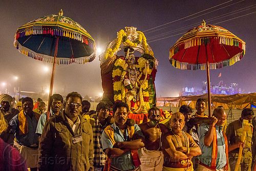 hindu guru in night procession - kumbh mela (india), guru, hindu pilgrimage, hinduism, kumbh maha snan, kumbh mela, mauni amavasya, men, night, umbrellas