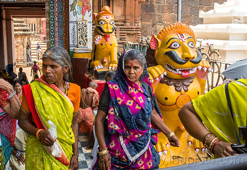 hindu pilgrims at lingaraja temple - bhubaneswar (india), bhubaneswar, hindu temple, hinduism, indian woman, indian women, lingaraj temple, lingaraja temple, pilgrims, sticking out tongue, sticking tongue out, tilak, tilaka