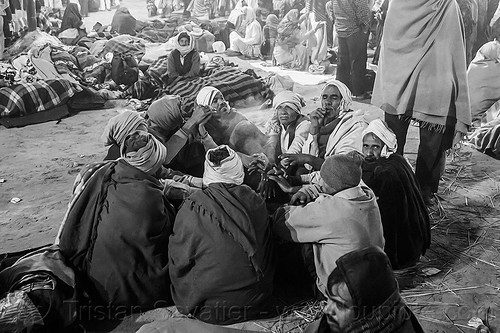 hindu pilgrims sitting in circle at kumbh mela (india), camping, crowd, hindu pilgrimage, hinduism, kumbh maha snan, kumbh mela, mauni amavasya, men, night, sitting, sleeping, smoking, triveni sangam, walking