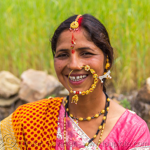 hindu woman with large nose ring jewelry (india), bindis, bride, indian wedding, indian woman, jewelry, necklaces, nose chain, nose piercing, nose ring, nostril piercing, tilak, tilaka, tola gunth