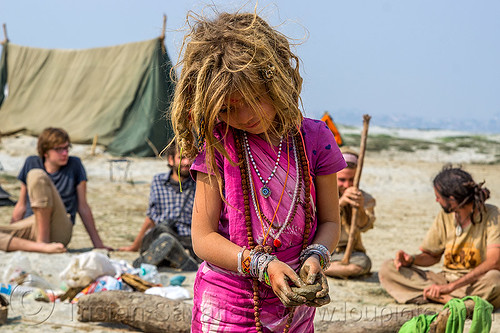 hippie little girl with dreadlocks - ilita, camping, dreadlocks, hindu pilgrimage, hinduism, hippie, ilita, kumbh mela, little girl, pink, rainbow camp, tent