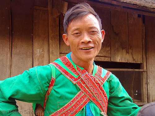hongtou yao/dao (kiem mien) tribe man carrying baby on his back - vietnam, colorful, dzao tribe, hill tribes, hongtou-yao tribe, indigenous, kiem mien tribe, men, mountain yao tribe, red dao