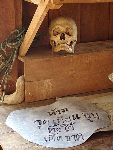 human skull - thailand, ban mueang na, human skull, tham wat