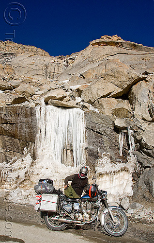 ice waterfall - road to chang-la pass - ladakh (india), 500cc, chang pass, chang-la pass, ice waterfall, ladakh, laia, motorcycle touring, mountains, road, royal enfield bullet
