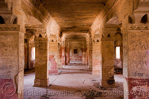 inside the gwalior fort (india), architecture, fort, fortress, gwalior, inside, interior, palace, pillars, square columns, ग्वालियर क़िला