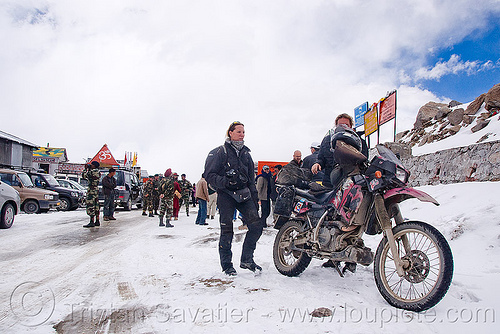 kawazaki klr 650 motorcycle - khardungla pass - ladakh (india), dual-sport, kawazaki, khardung la pass, klr 650, ladakh, motorcycle touring, mountain pass, road, snow