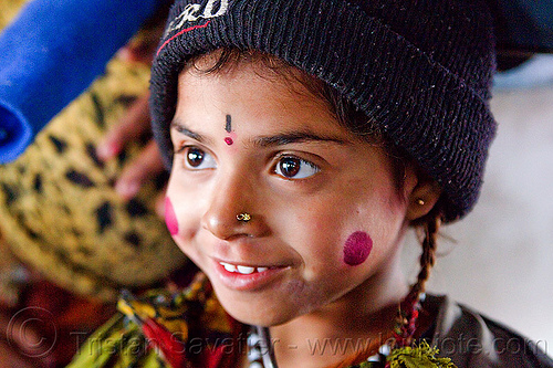 kid - pierced nostril (india), cheeks, child, circus performer, face paint, hat, itinerant circus, kid, knit cap, little girl, makeup, nose piercing, nostril piercing, shiny eyes, tilak, tilaka