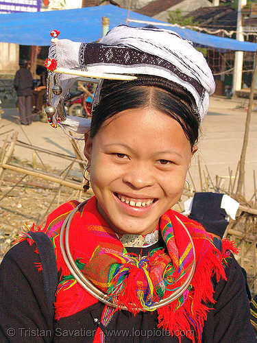 "kim mun lantien sha" dao/yao tribe woman wearing celestial crown headdress - vietnam, asian woman, bảo lạc, celestial crown, colorful, dao, dzao tribe, headdress, hill tribes, indigenous, kim mun lantien sha, yao tribe