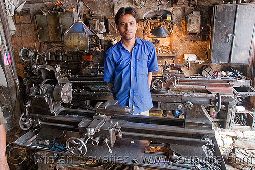 lathes in machine shop - worker, delhi, machine shop, machine tools, machines, man, mechanical workshop, metal lathes, mohd. yusuf & sons, operator, worker