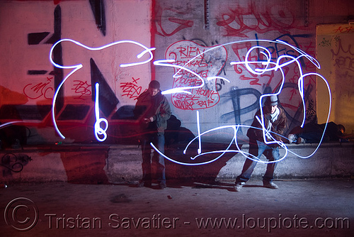 light painting by graffiti artist, light drawing, light graffiti, light painting, nanterre, street art