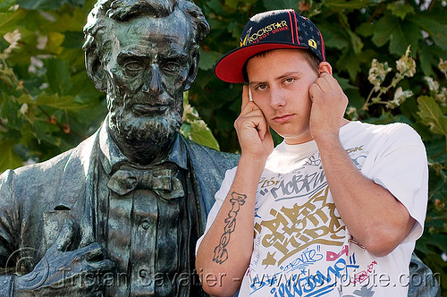 lincoln and cell phone, cellphone, guy, lincoln, lovevolution, man, sculpture, statue
