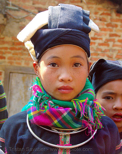 "lo lo den" tribe girl - vietnam, black lo lo tribe, children, colorful, girls, headdress, hill tribes, indigenous, kids, little girl, lo lo den tribe, necklace