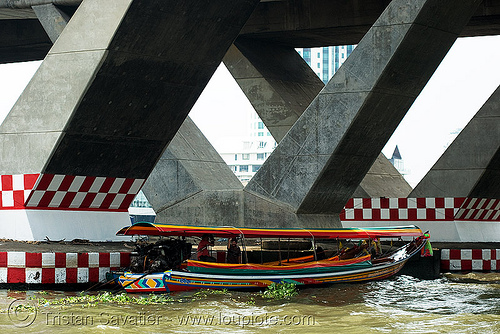 สะพาน ตากสิน - เรือหางยาว - long-tail boats near taksin bridge - bangkok (thailand), bangkok, boats, bridge pillars, concrete, long-tail, river boat, taksin bridge, บางกอก, สะพาน ตากสิน