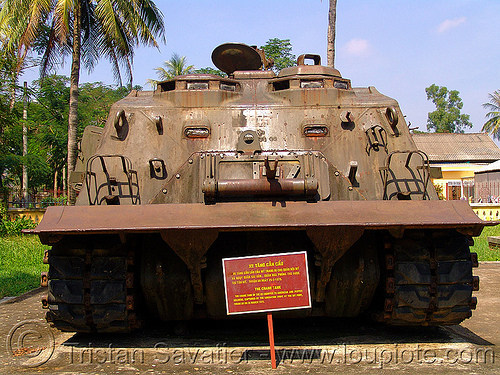 m88 armored recovery vehicle - war - vietnam, armored recovery vehicle, army museum, army tank, hué, military, rusty, vietnam war