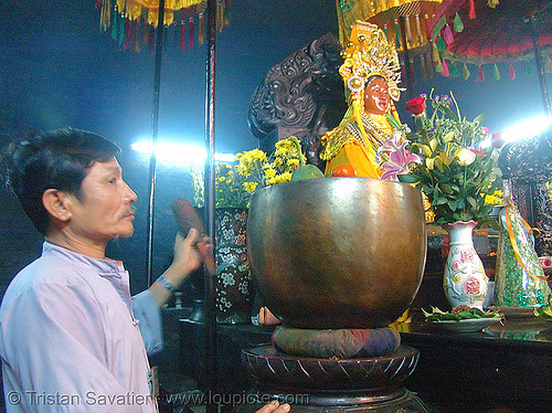 meditation bowl gong - metal - po nagar cham towers (nha trang) - vietnam, cham temples, hindu temple, hinduism, meditation bowl, metal bowl, nha trang, ritual bowl gong