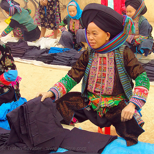 mien yao/dao tribe woman selling cloth at the market - vietnam, asian woman, colorful, dao, dzao tribe, hat, headdress, hill tribes, indigenous, mien yao tribe, mèo vạc