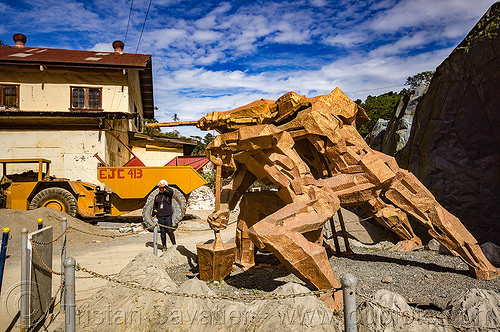 monument to gold miners - balatoc mines (philippines), balatoc mines, gold mine, monument, sculpture