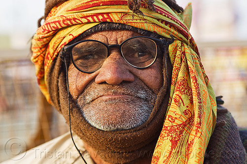 old hindu man with glasses (india), baba, eyeglasses, eyewear, headwear, hindu man, hindu pilgrimage, hinduism, indian man, kumbh mela, old man, paush purnima, pilgrim, prescription glasses, scarf, spectacles, unshaven