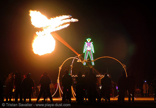 pendulum of fire by pyrokinetics - burning man 2005, burning man at night, pendulum of fire, pyrokinetics