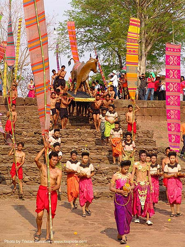 ปราสาทหินพนมรุ้ง - phanom rung festival - thailand, banners, bull, carnival float, cow, stairs, ปราสาทหินพนมรุ้ง