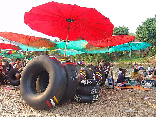 red and blue umbrellas - river tubing - thailand, beach, blue, fair, inner tubes, red, river tubing, songkran, tha ton, umbrellas, สงกรานต์