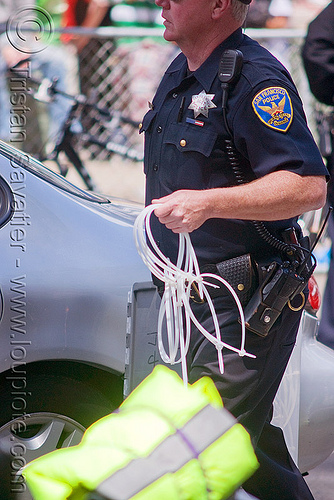 sfpd police using flex cuffs for mass arrests, bay to breakers, crack-down, flex cuff, flex-cuffs, law enforcement, men, plastic handcuffs, police, sfpd, street party, uniform, zip-ties
