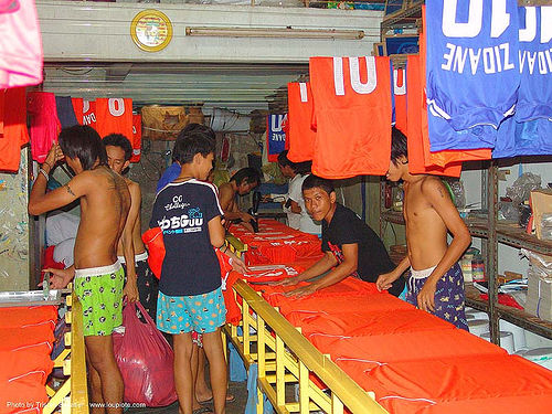 silkscreen t-shirt workshop - thailand, 10, bangkok, child labor, kid, men, silk screen printing, t-shirts, workshop, zidane, บางกอก