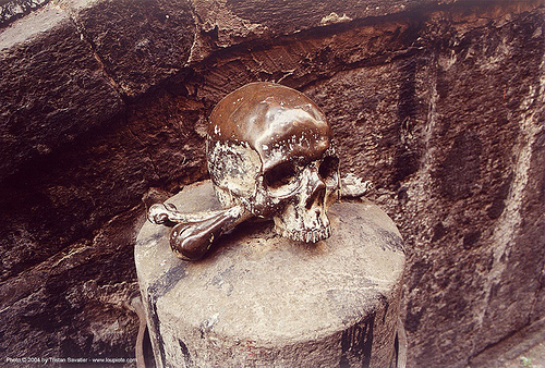 skull and bones - brass, brass, crossbones, death, human skull, naple, napoli, sculpture, skull and bones