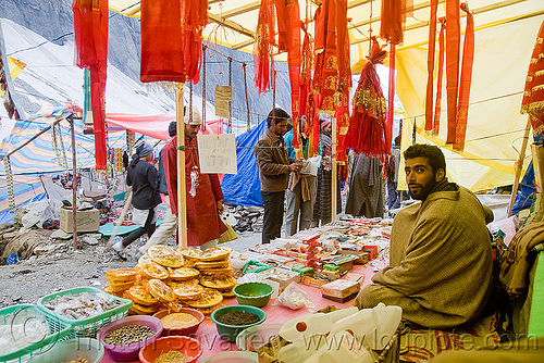 souvenirs shop in tent village - amarnath yatra (pilgrimage) - kashmir, amarnath yatra, hindu pilgrimage, kashmir, merchant, pilgrims, shops, souvenirs, street market, street seller, tents