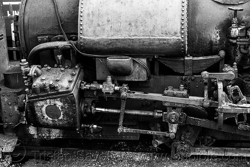 steam locomotive cylinder and rods (india), cylinder, darjeeling himalayan railway, darjeeling toy train, narrow gauge, piston, railroad, rods, steam engine, steam locomotive, steam train engine