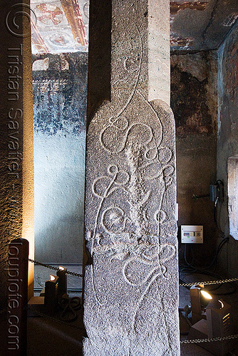 strange carving on pillar - ajanta caves - ancient buddhist temples (india), ajanta caves, buddhism, cave, curves, lines, pillar, rock-cut