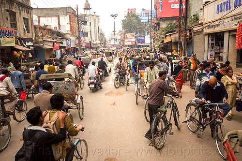 street traffic - cycle rickshaws, bicycles and motorbikes (india), bicycles, bikes, crowd, cycle rickshaws, motorcycles, moving, traffic jam, varanasi