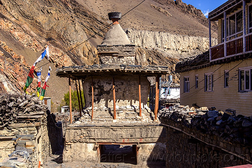 stupa in kagbeni village (nepal), annapurnas, buddhism, kagbeni, kali gandaki valley, stupa, village