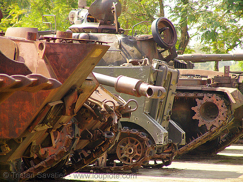 us tanks - war - vietnam, army tank, hué, memorial, military, rusty, vietnam war