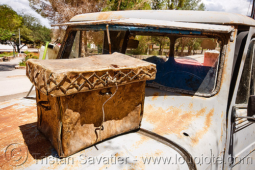 vintage leather luggage bag on old jeep hood (argentina), 4x4, all-terrain, argentina, cafayate, calchaquí valley, classic car, hood, leather bag, leather box, lorry, luggage, molinos, noroeste argentino, old, pickup truck, rusty, valles calchaquíes, willy's jeep