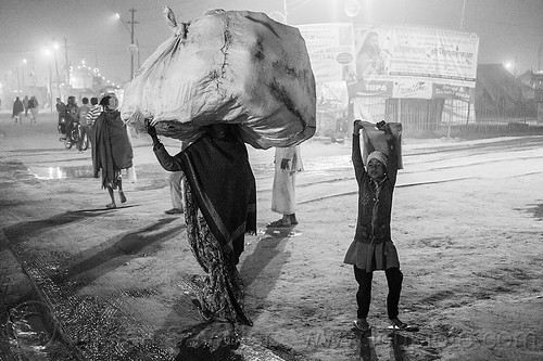 woman carrying huge sack on her head (india), carrying on the head, child, girl, hindu pilgrimage, hinduism, kid, kumbh mela, large bag, large sack, load bearer, man, night, pilgrim, walking, wallah, woman