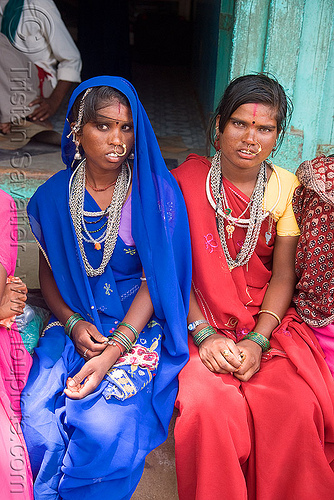 women with chainmail necklaces (india), blue, chainmail, indian woman, indian women, jewellery, necklaces, nose piercing, nose ring, nostril piercing, red, sailana, saree, sari, sitting