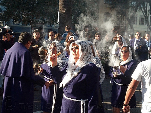 women with smoking thuribles - burning incense - catholic procession, backlight, censers, crowd, incense, lace, lord of miracles, parade, peruvians, señor de los milagros, smoke, smoking, thuribles, veiled, white veils, women