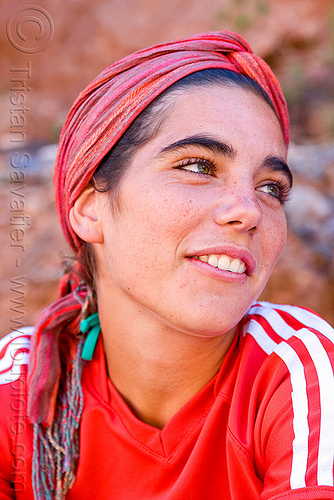 young woman wearing red - pilar pitòn (argentina), adidas, argentina, eyebrows, green eyed, green eyes, head band, noroeste argentino, pilar, quebrada de humahuaca, red, woman